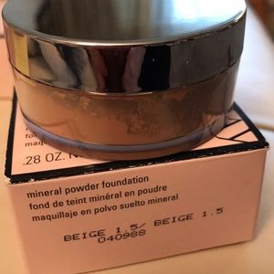Mineral powder foundation